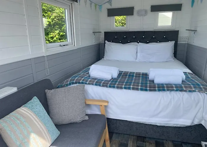 Estuary View - Cosy Shepherds Hut
