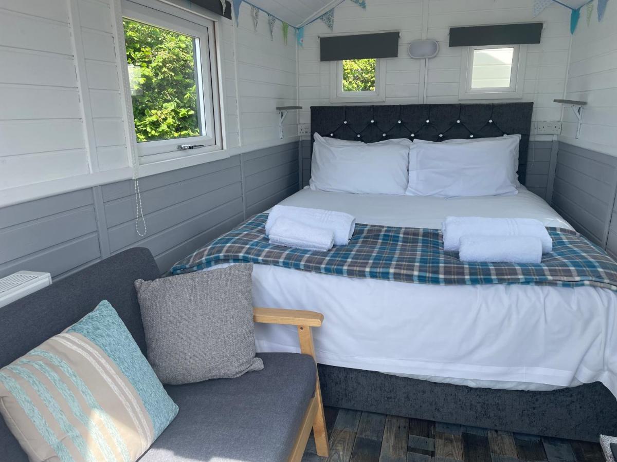 Campsite Estuary View - Cosy Shepherds Hut *