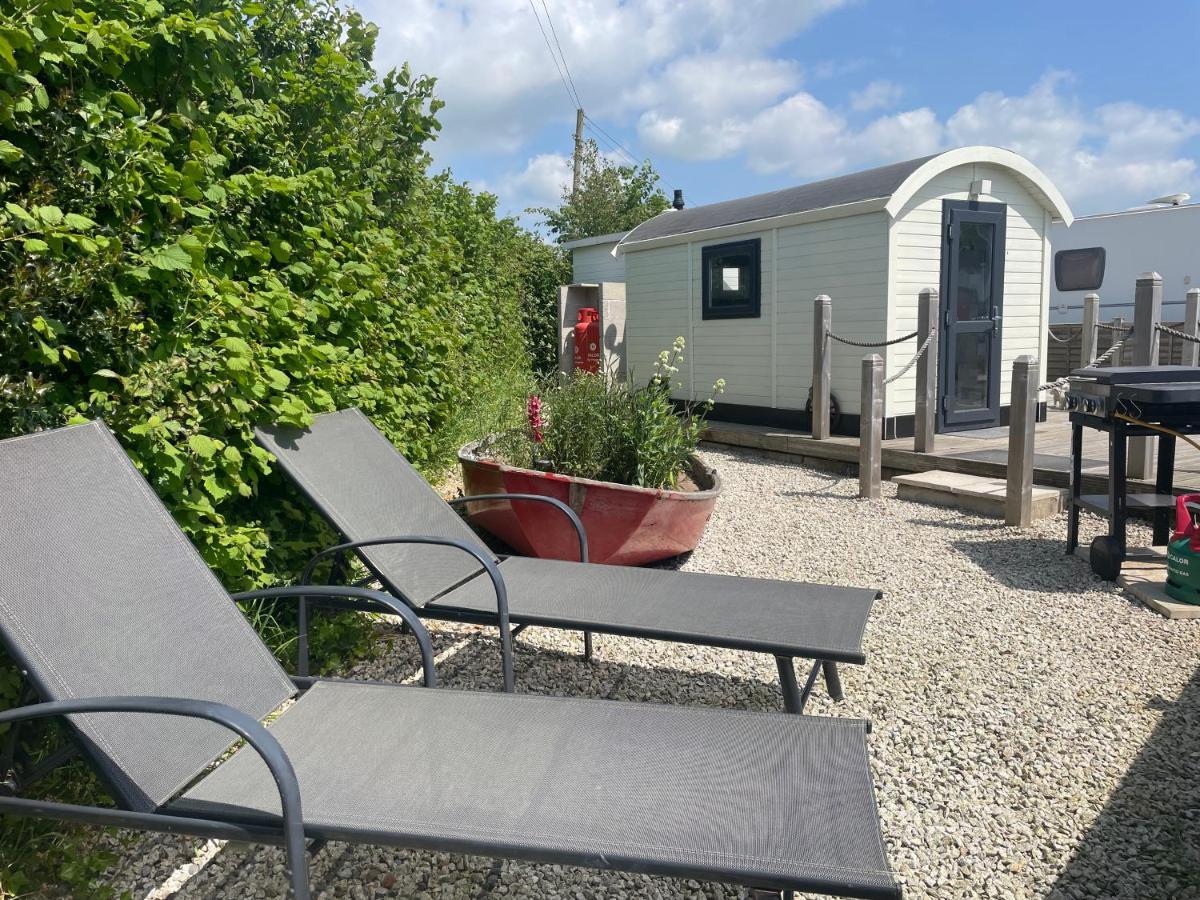 Estuary View - Cosy Shepherds Hut Campsite *